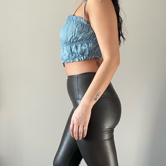 🌼 Stylish Denim-Inspired Top by Aerie, Size Medium 🌼 - Picture 7 of 11